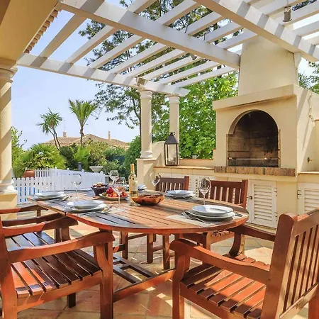 Villa Pinheiros Altos 44 Ludo