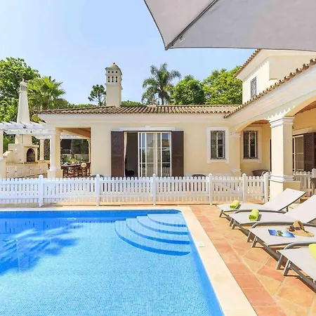 Villa Pinheiros Altos 44